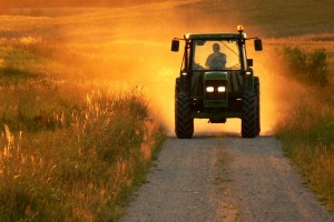 traktor na poli