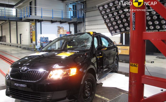 Numerické simulace a nárazové zkoušky EuroNCAP Škody Octavia - náraz na kůl